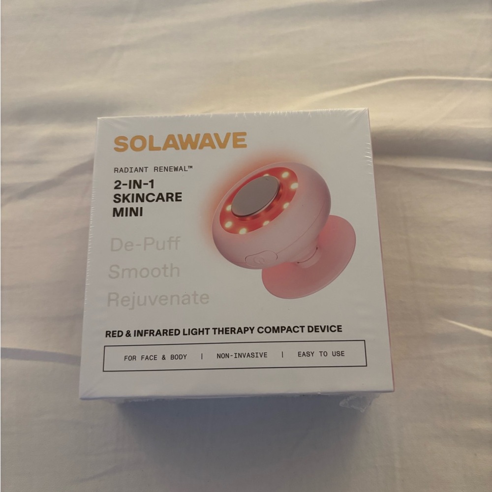 Solawave Radiant Renewal 2-in-1 skincare mini brand new unopened
